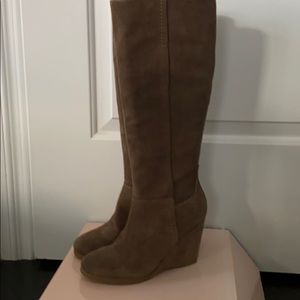 Bandolino Vafara taupe 6.5 knee high wedge boots